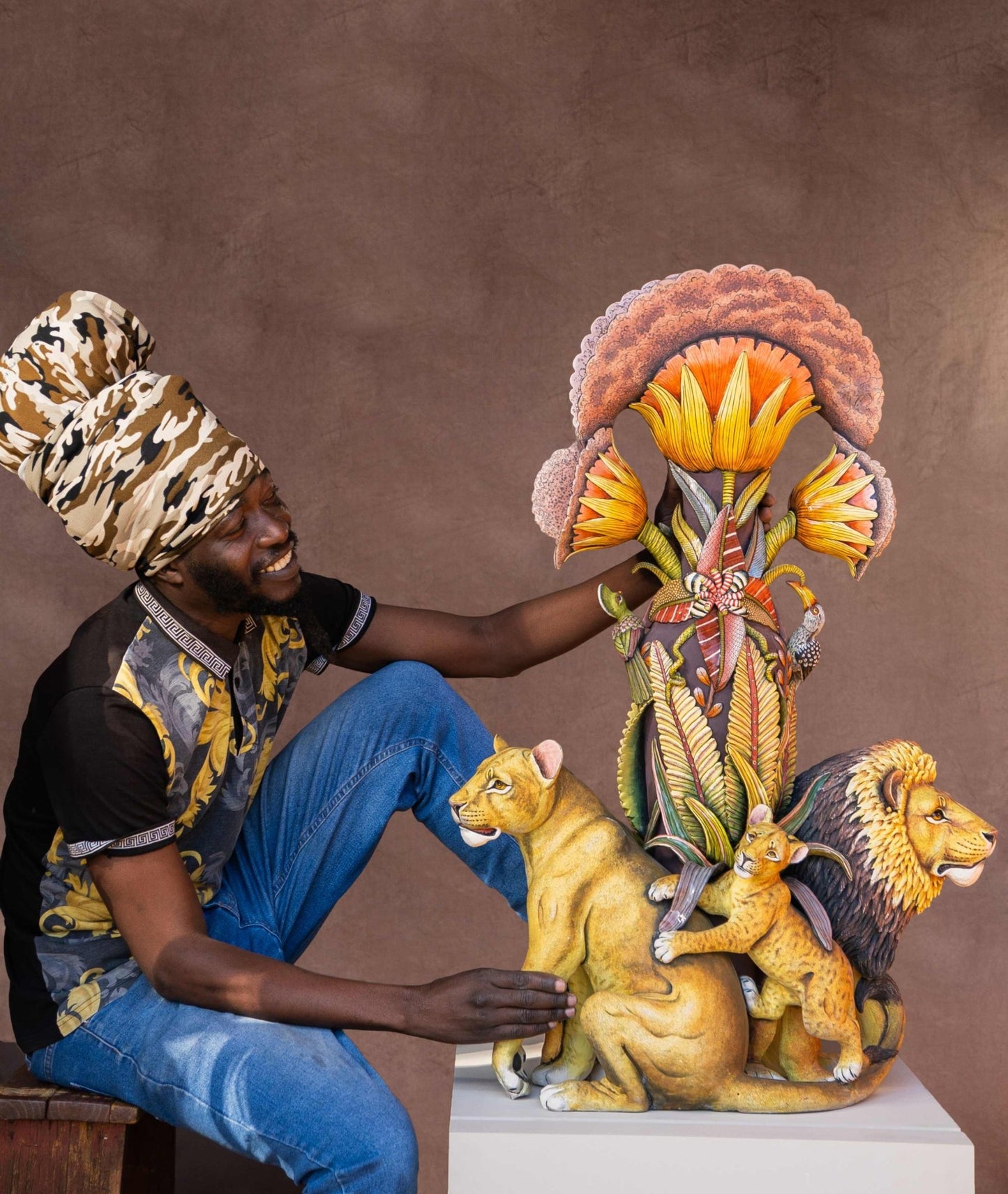 Wiseman Mpofu with his Lion Phinda Pride Vessel created in celebration of Ardmore's 40th Anniversary.