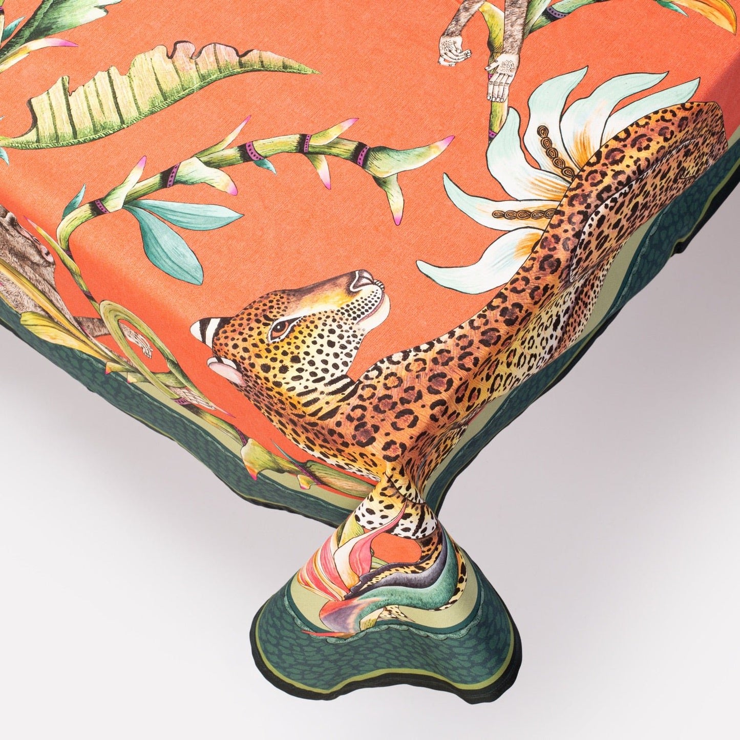 A close-up of the tablecloth’s corner, focusing on the seamless pattern flow and how the design extends to the edges.