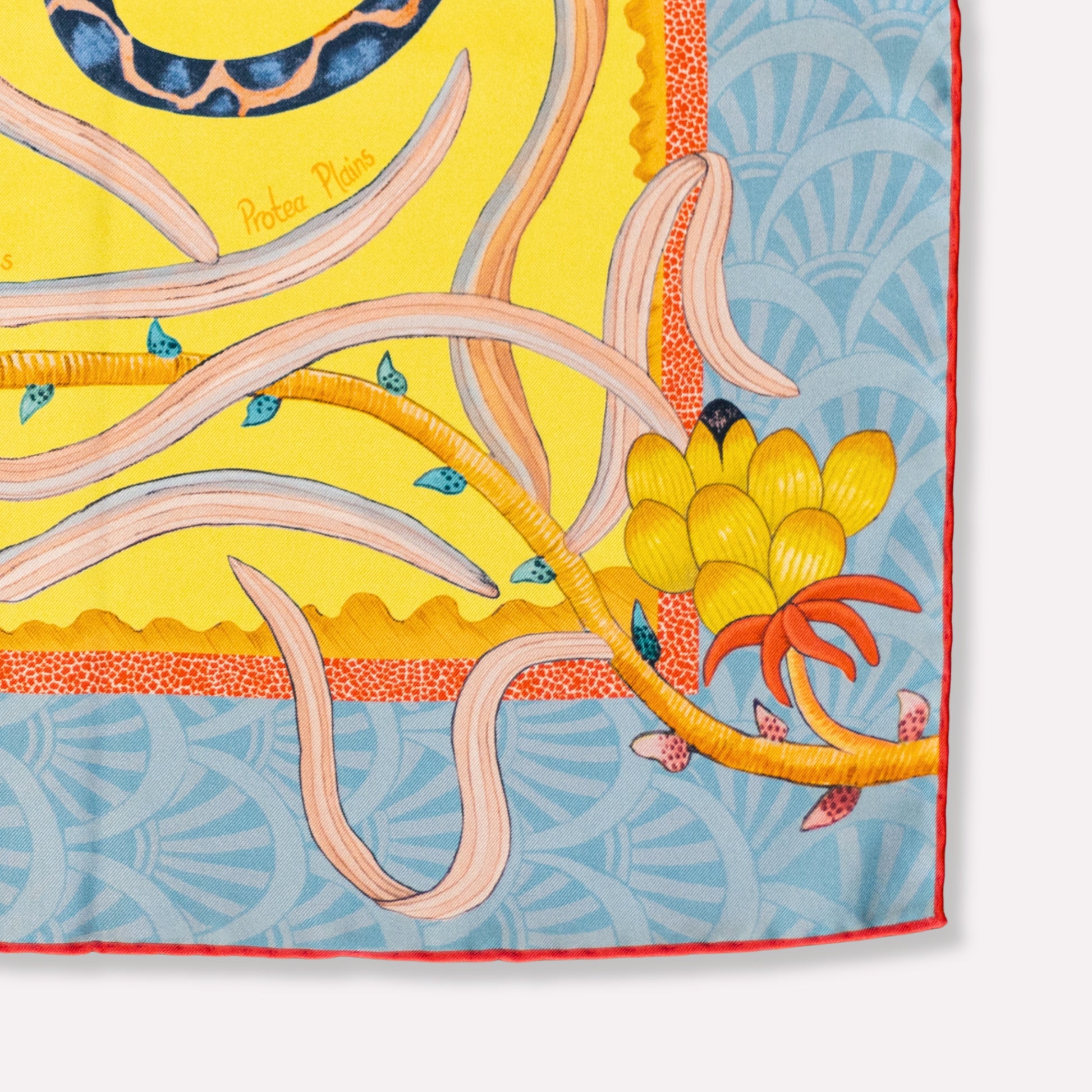 A close-up shot displaying the neat floral decorated edges, ensuring a smooth, refined finish with a seamless blend of colours.