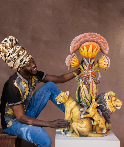 Wiseman Mpofu with his Lion Phinda Pride Vessel created in celebration of Ardmore's 40th Anniversary.